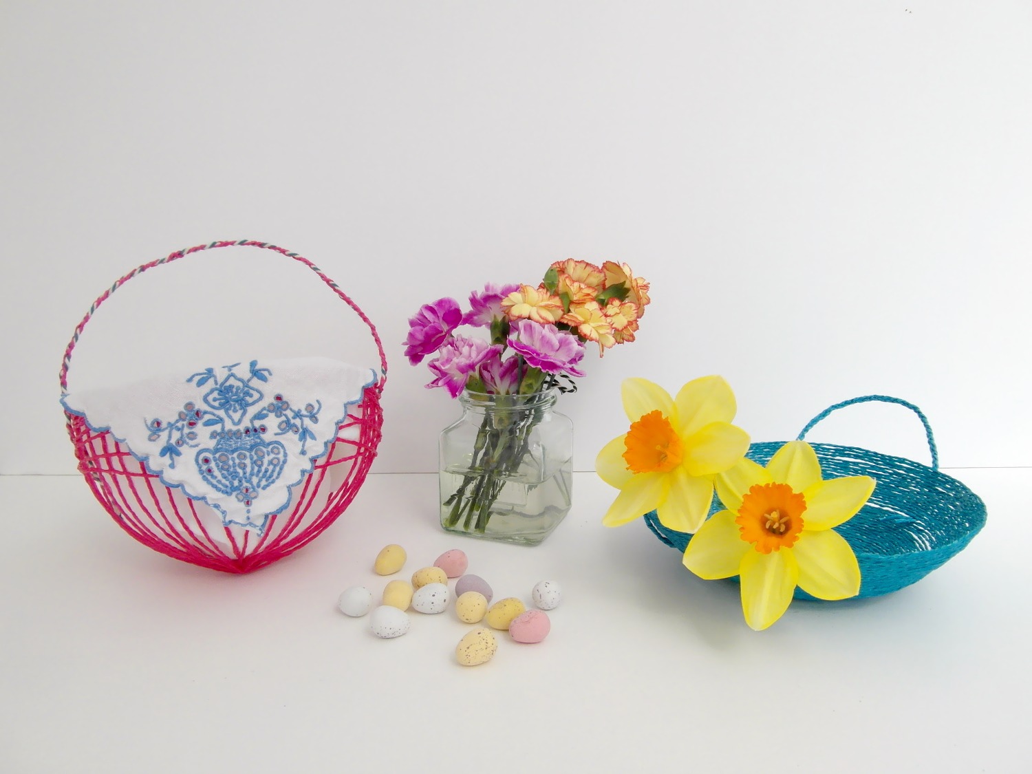 Paper string Easter baskets