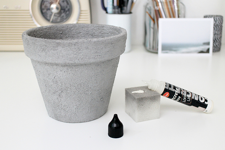 Applying the concrete glaze to the pot