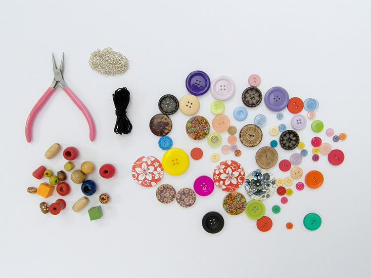 Button necklace tutorial materials